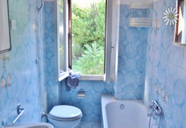 Ophef Fauteuil Vijandig blauwe badkamer - Realmente Real Estate